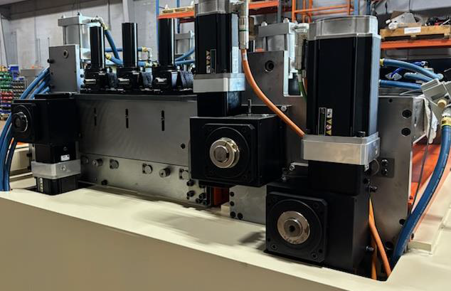 Servo Piloting Feeder/Straightener